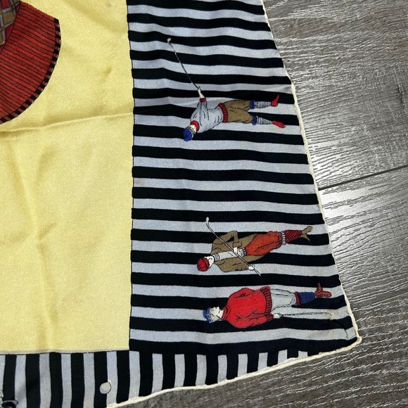 Vintage Golf Themed Silk Scarf Polo Golfers Flags Bag Clubs Yellow‎ Black Red - Picture 2 of 7